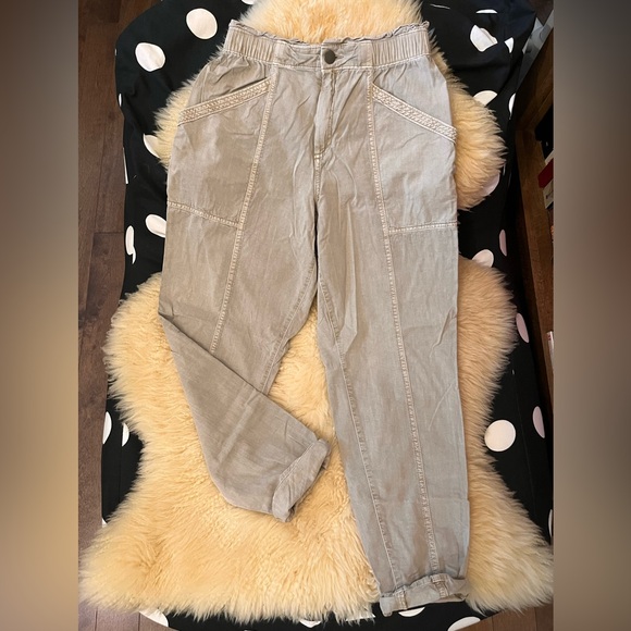 Old Navy Pants - NWOT Old Navy slouchy pants, khaki